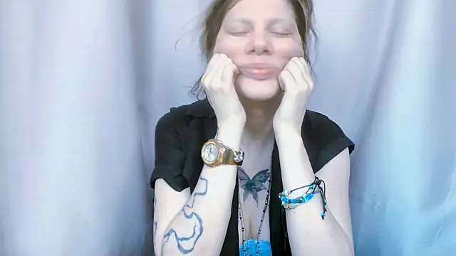 Snapshot of VivienDarkbloom chatting on 06-06-26, 12:43 VivienDarkbloom online show from 06-06-26, 12:43