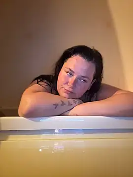 CurvyScarlett69 online show from 06-03-26, 10:14