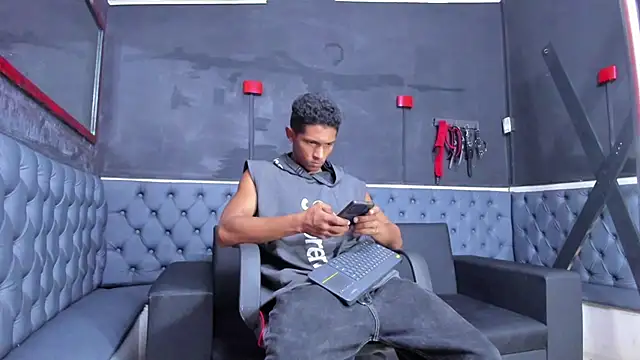 Snapshot of Yoel_Blessed chatting on 06-11-26, 12:02 Yoel Blessed online show from 06-11-26, 12:02