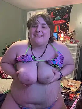 Snapshot of MollyStonez4200 chatting on 06-11-26, 02:33 MollyStonez4200 online show from 06-11-26, 02:33