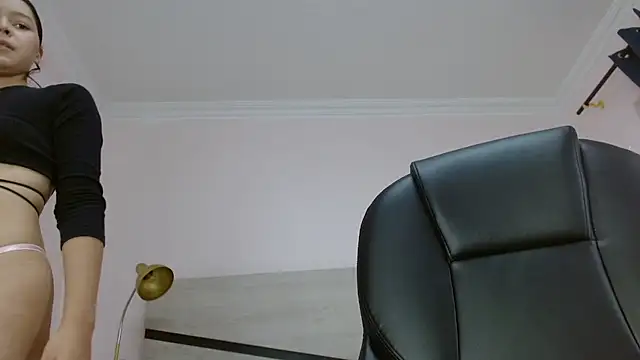 Snapshot of amara_sanchez chatting on 06-17-26, 01:43 amara sanchez online show from 06-17-26, 01:43