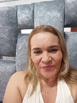 Snapshot of Sara_hilton02 chatting on 06-06-26, 02:44 Sara hilton02 online show from 06-06-26, 02:44