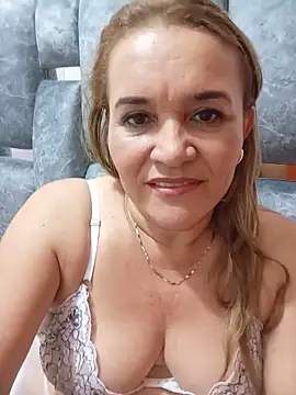 Snapshot of Sara_hilton02 chatting on 06-05-26, 01:21 Sara hilton02 online show from 06-05-26, 01:21
