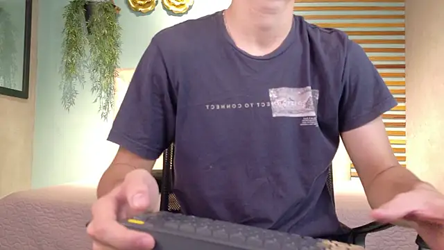Snapshot of aalejo_gray chatting on 06-10-26, 07:15 aalejo gray online show from 06-10-26, 07:15