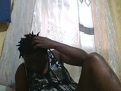 Snapshot of Ebony_creamie chatting on 06-10-26, 08:37 Ebony creamie online show from 06-10-26, 08:37
