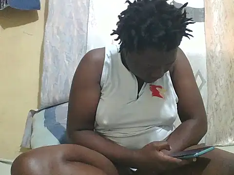 Snapshot of Ebony_creamie chatting on 06-06-26, 06:18 Ebony creamie online show from 06-06-26, 06:18
