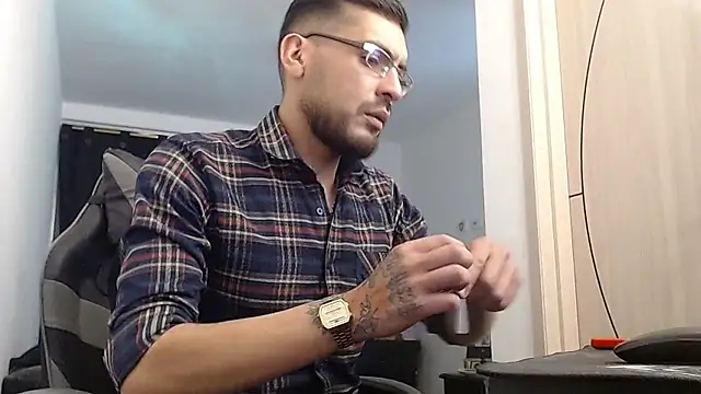Snapshot of MalekXarxxx chatting on 07-15-26, 05:03 MalekXarxxx online show from 07-15-26, 05:03