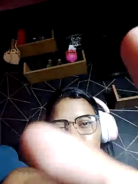Snapshot of Silmara21 chatting on 06-05-26, 05:01 Silmara21 online show from 06-05-26, 05:01