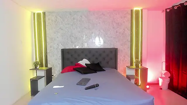 IsaChloe online show from 06-19-26, 01:22