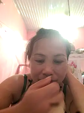 Snapshot of Yai_baby chatting on 06-03-26, 02:01 Yai baby online show from 06-03-26, 02:01