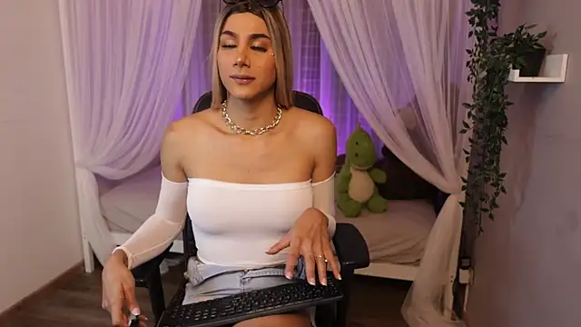 Martinaa Rose online show from 07-13-26, 12:37