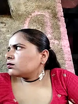 Snapshot of HOpooja356l chatting on 06-11-26, 03:03 HOpooja356l online show from 06-11-26, 03:03