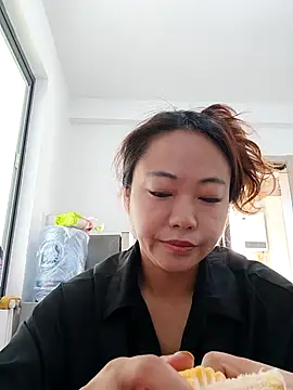 Snapshot of Yaoyao__ chatting on 06-06-26, 08:30 Yaoyao online show from 06-06-26, 08:30