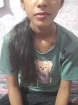 Snapshot of Saloni-Tyagi chatting on 06-18-26, 01:16 Saloni-Tyagi online show from 06-18-26, 01:16