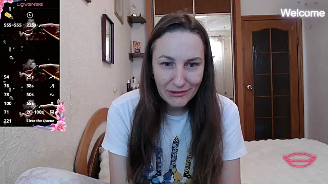 Snapshot of Yevgeshka-Milashka chatting on 01-17-26, 06:17 Yevgeshka-Milashka online show from 01-17-26, 06:17