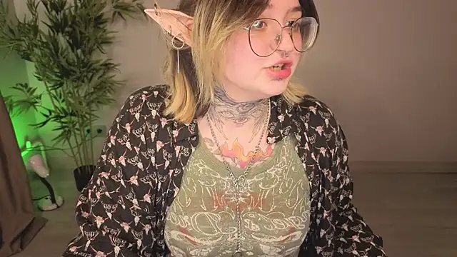 Snapshot of Eva_Witcher chatting on 06-09-26, 10:05 Eva Witcher online show from 06-09-26, 10:05