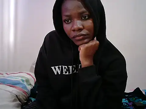 Snapshot of QueenSar chatting on 07-21-26, 01:23 QueenSar online show from 07-21-26, 01:23