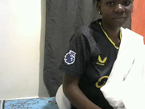 Snapshot of QueenSar chatting on 07-23-26, 03:15 QueenSar online show from 07-23-26, 03:15