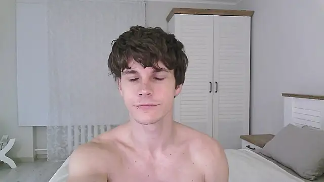 Snapshot of Eric_Crush chatting on 06-04-26, 04:17 Eric Crush online show from 06-04-26, 04:17