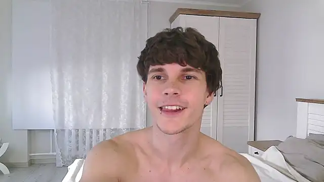 Snapshot of Eric_Crush chatting on 06-08-26, 04:02 Eric Crush online show from 06-08-26, 04:02