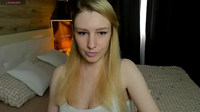 Snapshot of ReginaAmour chatting on 06-03-26, 01:01 ReginaAmour online show from 06-03-26, 01:01