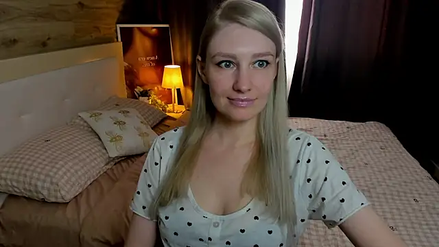Snapshot of ReginaAmour chatting on 06-05-26, 01:17 ReginaAmour online show from 06-05-26, 01:17