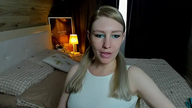 Snapshot of ReginaAmour chatting on 06-08-26, 01:00 ReginaAmour online show from 06-08-26, 01:00