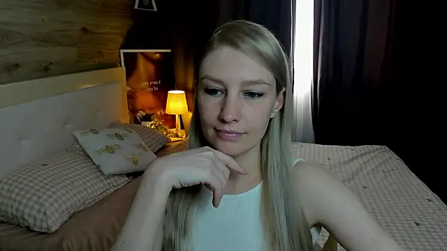 Snapshot of ReginaAmour chatting on 06-06-26, 01:27 ReginaAmour online show from 06-06-26, 01:27