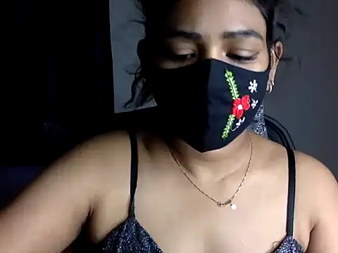 Snapshot of Nisha-moon chatting on 07-08-26, 06:36 Nisha-moon online show from 07-08-26, 06:36
