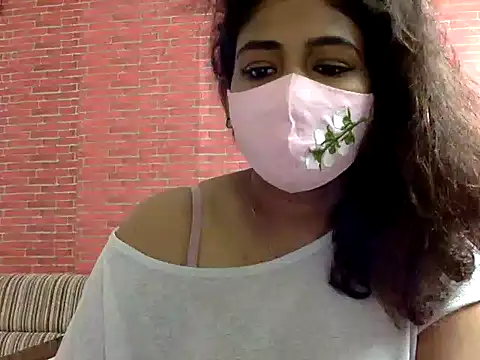 Snapshot of Nisha-moon chatting on 07-17-26, 07:05 Nisha-moon online show from 07-17-26, 07:05