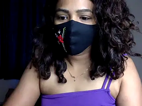Snapshot of Nisha-moon chatting on 06-26-26, 06:41 Nisha-moon online show from 06-26-26, 06:41