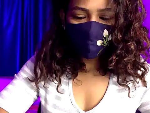 Snapshot of Nisha-moon chatting on 06-22-26, 06:43 Nisha-moon online show from 06-22-26, 06:43
