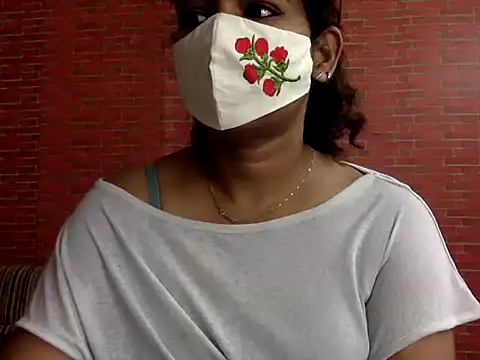 Snapshot of Nisha-moon chatting on 07-21-26, 06:48 Nisha-moon online show from 07-21-26, 06:48