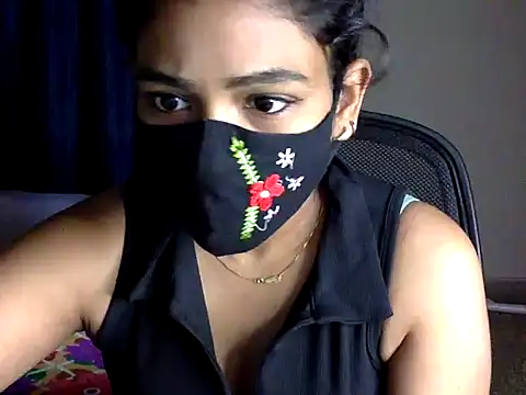 Snapshot of Nisha-moon chatting on 07-07-26, 06:27 Nisha-moon online show from 07-07-26, 06:27