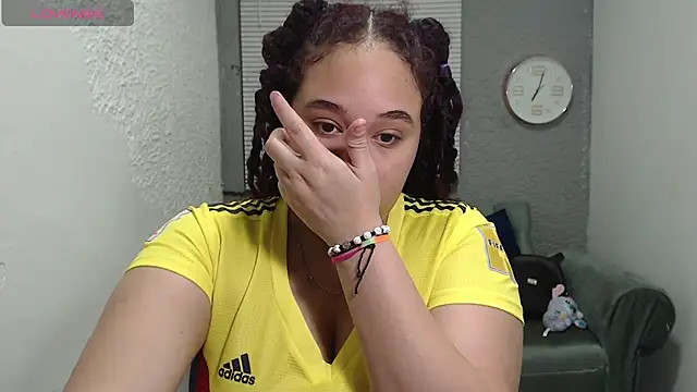 Snapshot of leilasosexy chatting on 06-17-26, 12:26 leilasosexy online show from 06-17-26, 12:26