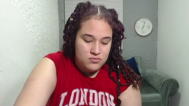 Snapshot of leilasosexy chatting on 06-16-26, 01:33 leilasosexy online show from 06-16-26, 01:33
