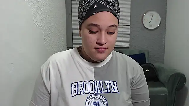 Snapshot of leilasosexy chatting on 06-12-26, 12:25 leilasosexy online show from 06-12-26, 12:25