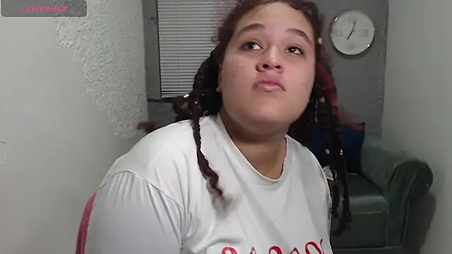 Snapshot of leilasosexy chatting on 07-02-26, 01:39 leilasosexy online show from 07-02-26, 01:39