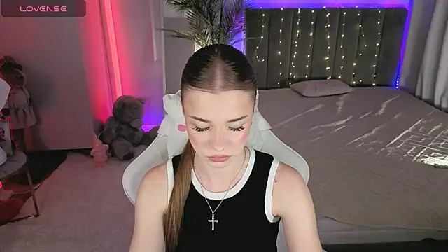 Milla Way online show from 06-18-26, 03:06