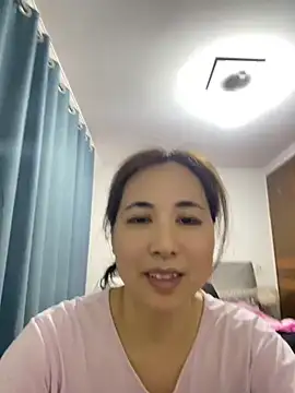 Snapshot of mama202688 chatting on 06-18-26, 04:01 mama202688 online show from 06-18-26, 04:01