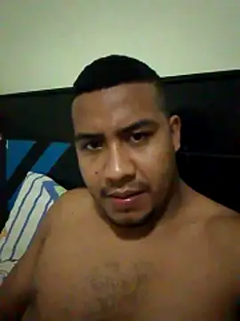 Snapshot of Giovann14 chatting on 06-20-26, 01:54 Giovann14 online show from 06-20-26, 01:54