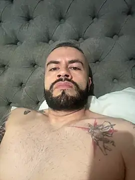 Snapshot of Oliver_39 chatting on 06-11-26, 10:45 Oliver 39 online show from 06-11-26, 10:45