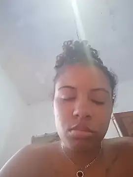 Snapshot of Mylenafe chatting on 06-06-26, 05:29 Mylenafe online show from 06-06-26, 05:29