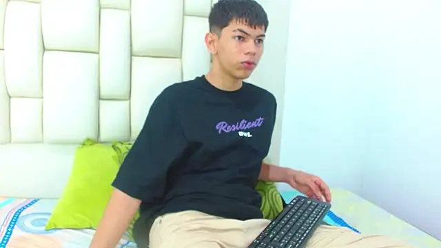 Snapshot of LoganNaughty chatting on 06-03-26, 12:39 LoganNaughty online show from 06-03-26, 12:39