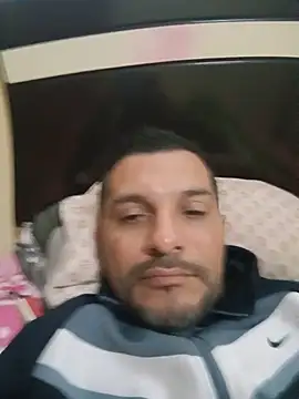 Snapshot of RIchar05 chatting on 06-07-26, 02:44 RIchar05 online show from 06-07-26, 02:44