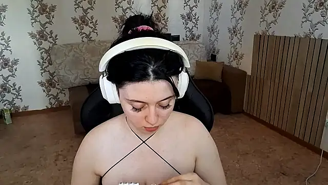 Snapshot of YunaLush chatting on 06-12-26, 07:06 YunaLush online show from 06-12-26, 07:06