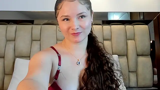 Snapshot of CamilaSaez chatting on 06-03-26, 02:33 CamilaSaez online show from 06-03-26, 02:33