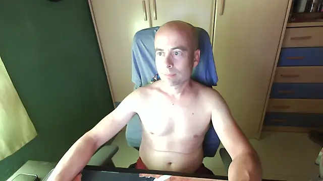 Snapshot of Golfo-83 chatting on 06-09-26, 03:35 Golfo-83 online show from 06-09-26, 03:35