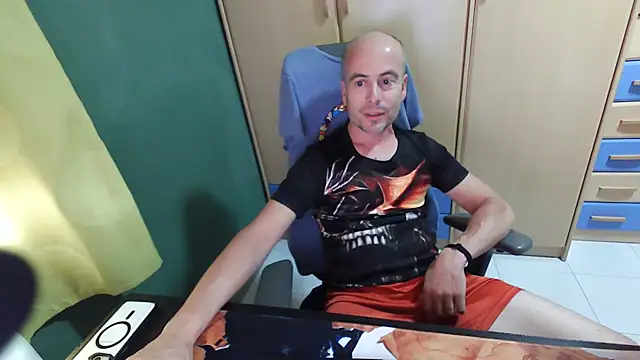 Snapshot of Golfo-83 chatting on 06-12-26, 06:49 Golfo-83 online show from 06-12-26, 06:49