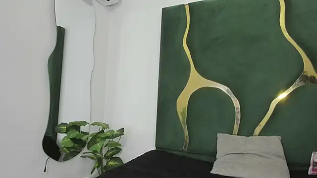Mila petiteasm online show from 06-30-26, 12:16